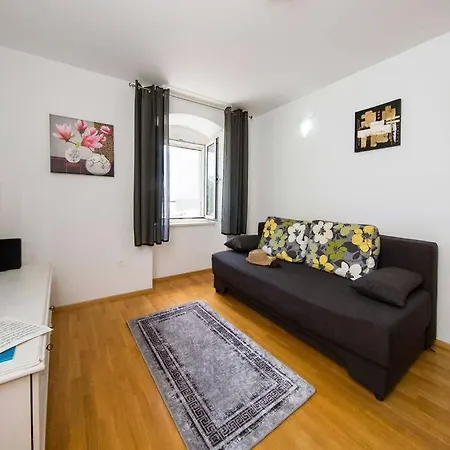 Appartement Center With Sea View *