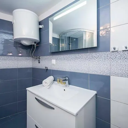 Center With Sea View Apartment Split